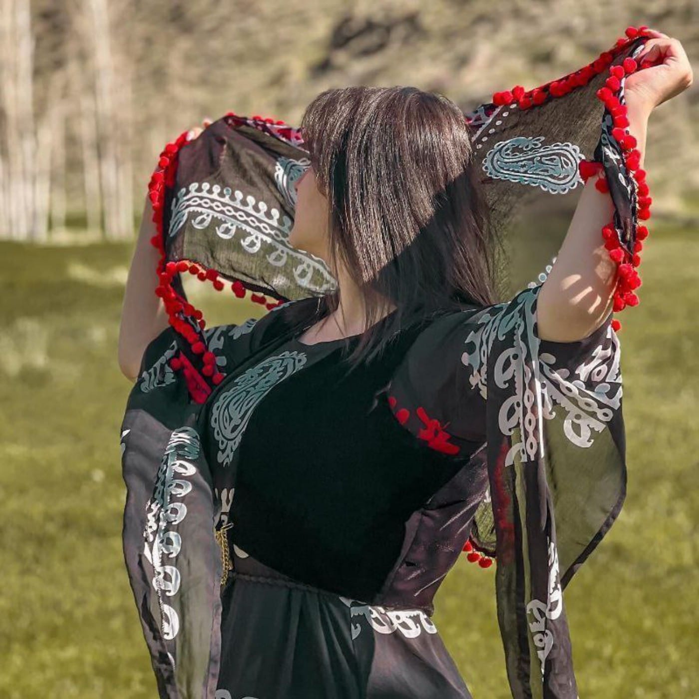 پروفایل دختر در لباس کوردی